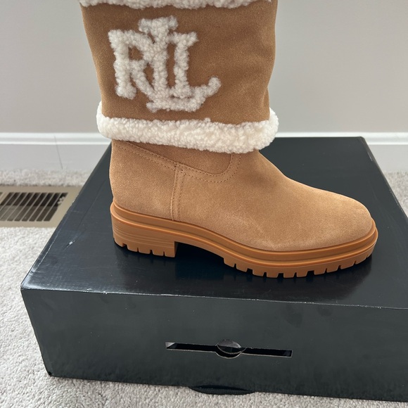 🔥Ralph Lauren - Carter Water-Repellent Suede Boot 🔥 - Picture 2 of 5